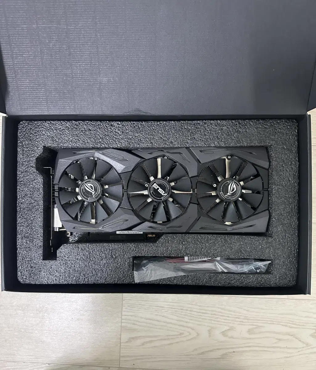 ASUS ROG STRIX GTX1080TI 판매합니다.